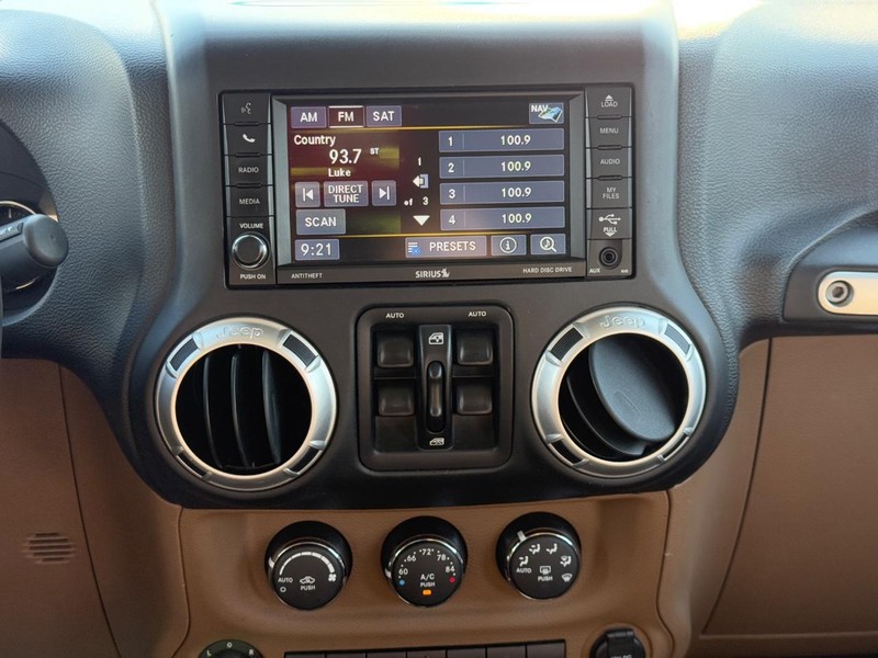 Jeep Wrangler Unlimited Vehicle Image 13