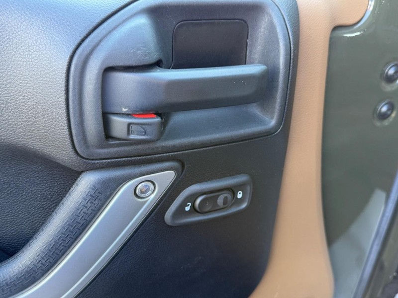 Jeep Wrangler Unlimited Vehicle Image 14