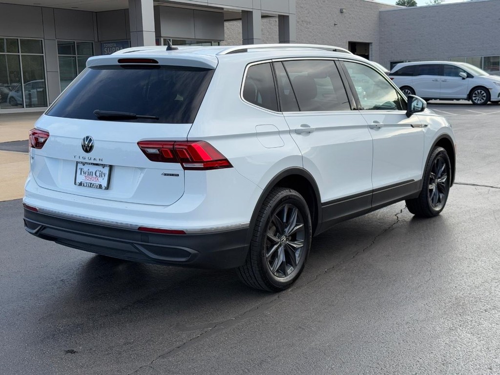 Volkswagen Tiguan Vehicle Image 3