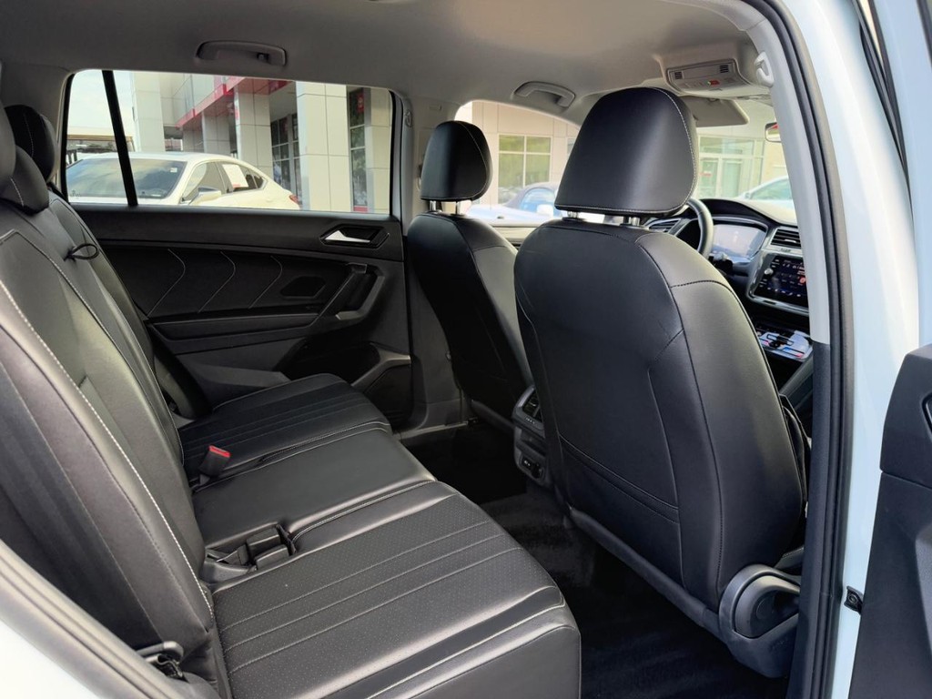 Volkswagen Tiguan Vehicle Image 10