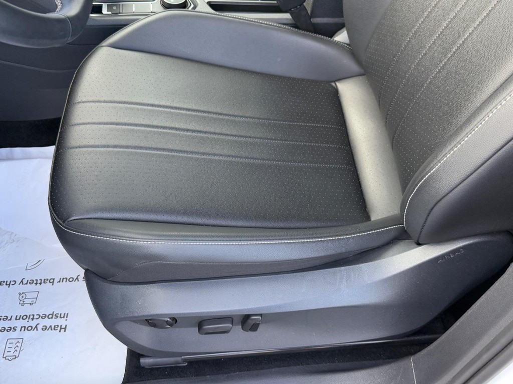 Volkswagen Tiguan Vehicle Image 15