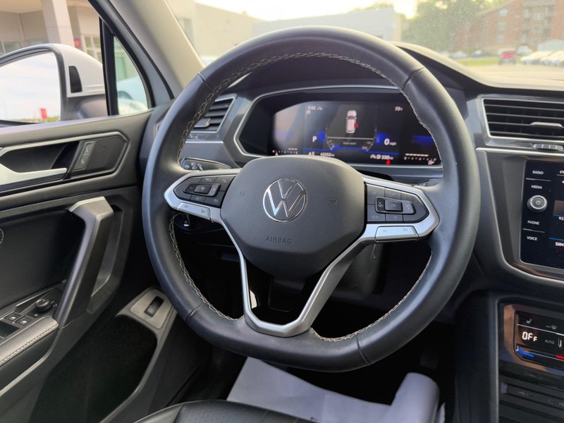 Volkswagen Tiguan Vehicle Image 12