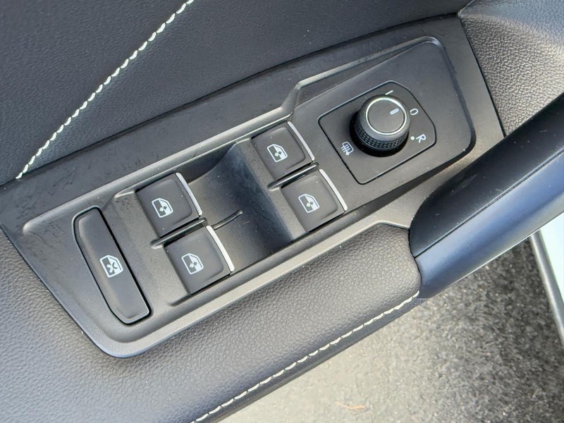 Volkswagen Tiguan Vehicle Image 14