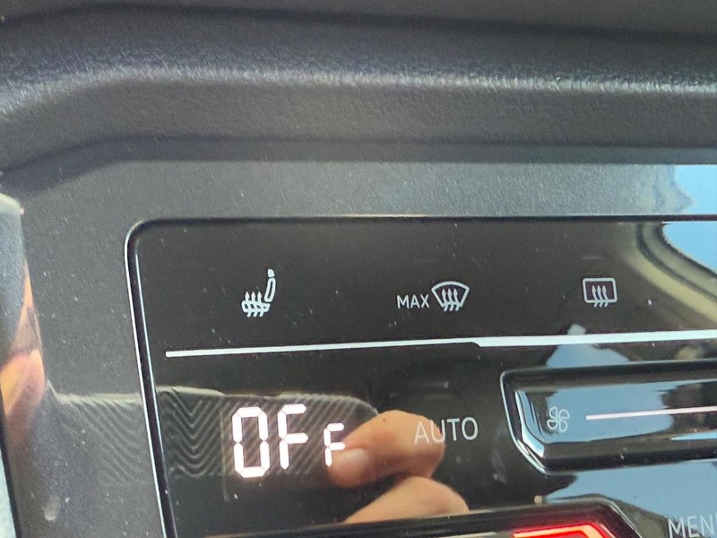 Volkswagen Tiguan Vehicle Image 21