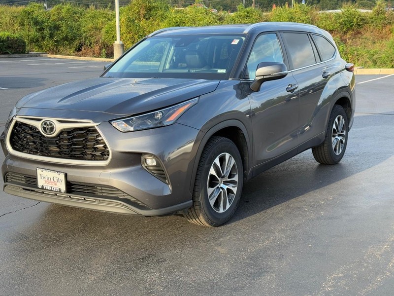 Toyota Highlander Vehicle Image 9