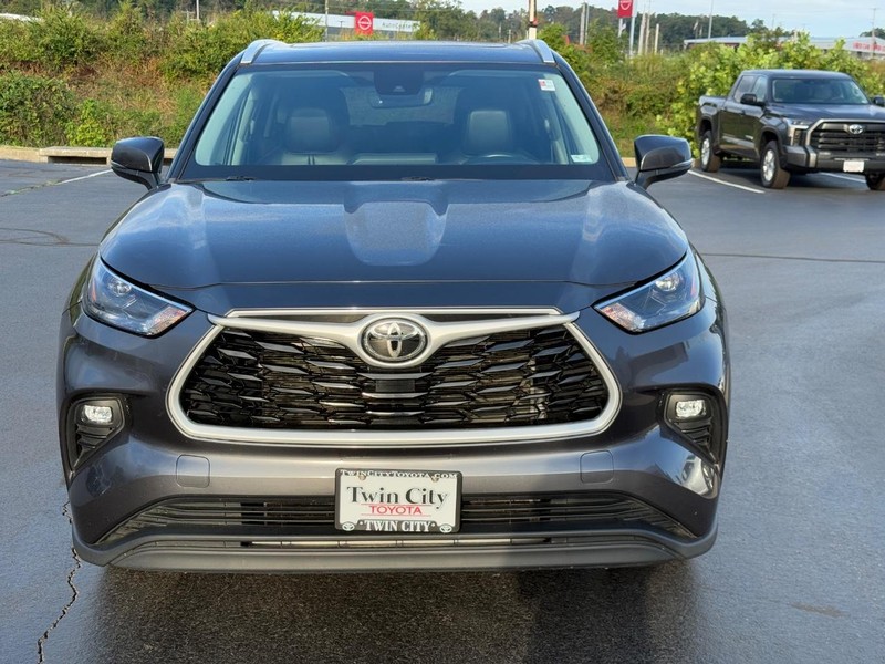 Toyota Highlander Vehicle Image 10