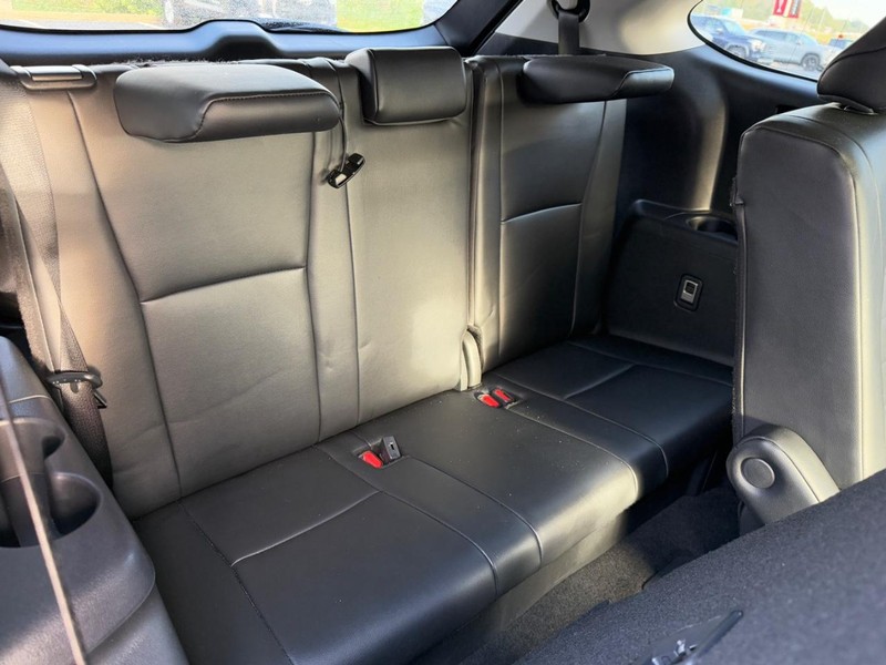 Toyota Highlander Vehicle Image 11