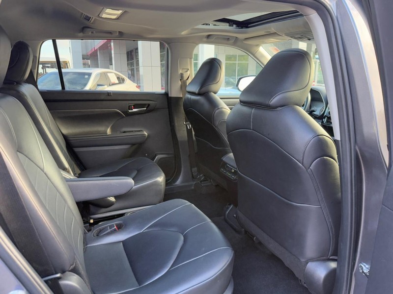 Toyota Highlander Vehicle Image 12