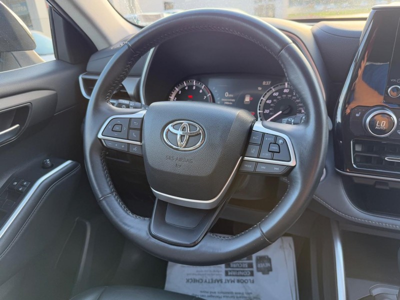 Toyota Highlander Vehicle Image 14