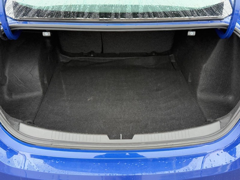 Chevrolet Malibu Vehicle Full-screen Gallery Image 04