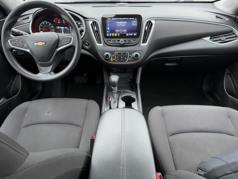 Chevrolet Malibu Vehicle Full-screen Gallery Image 12