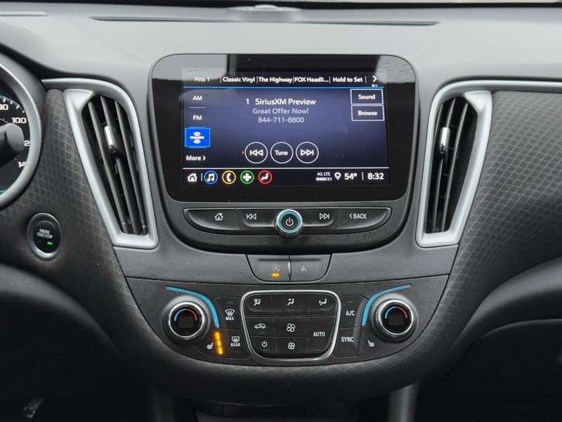 Chevrolet Malibu Vehicle Full-screen Gallery Image 14