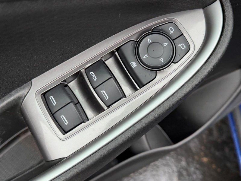 Chevrolet Malibu Vehicle Full-screen Gallery Image 15