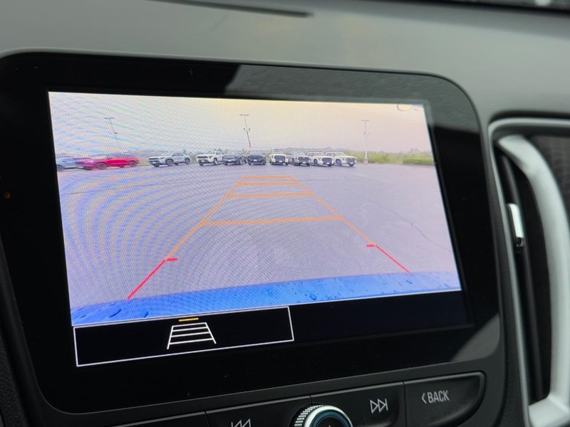 Chevrolet Malibu Vehicle Full-screen Gallery Image 21