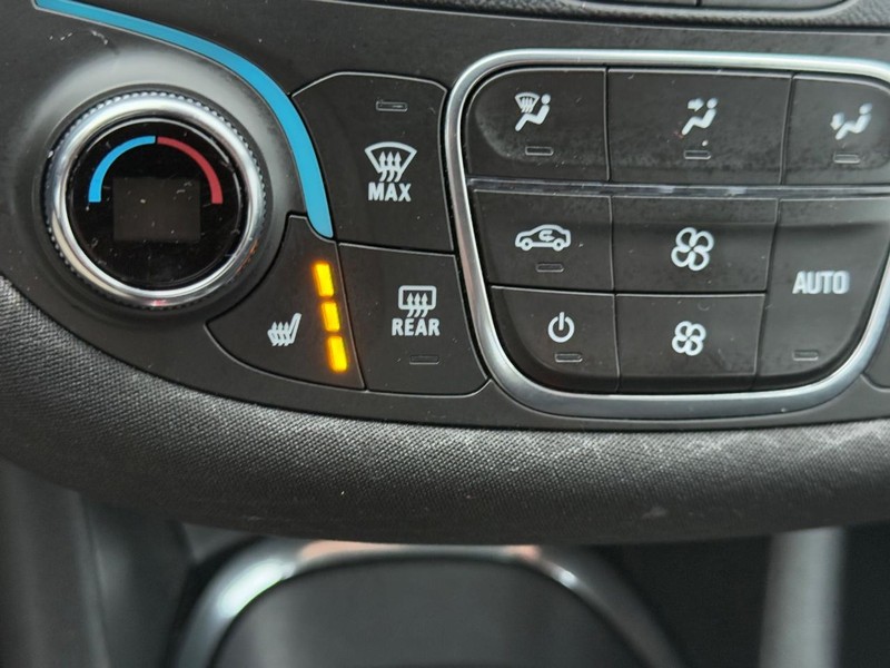 Chevrolet Malibu Vehicle Full-screen Gallery Image 22