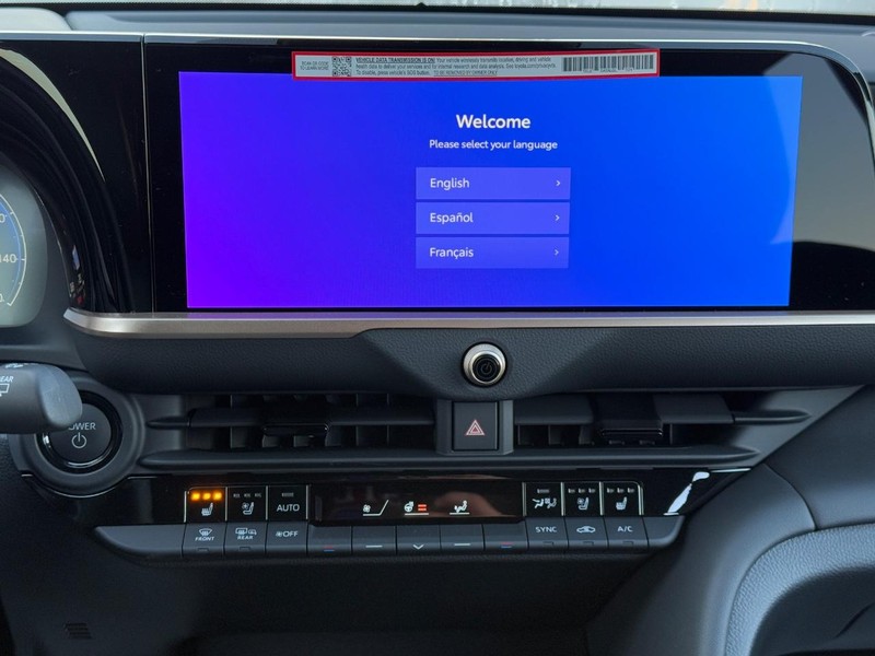 Toyota Crown Signia Vehicle Image 9