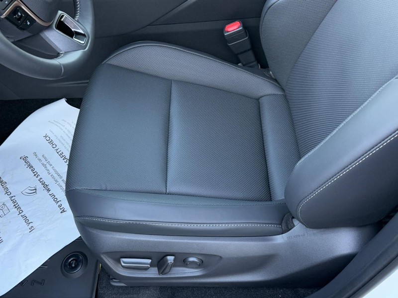 Toyota Crown Signia Vehicle Image 12