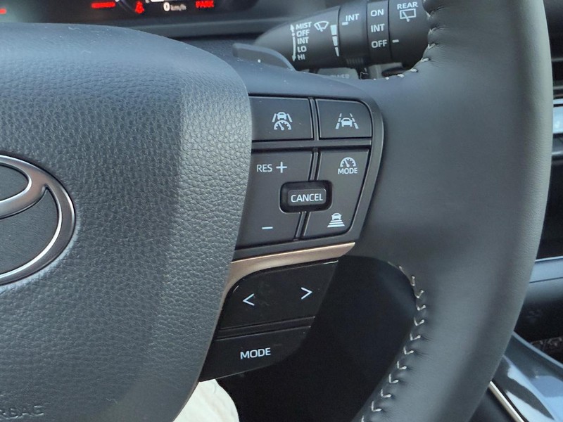 Toyota Crown Signia Vehicle Image 14