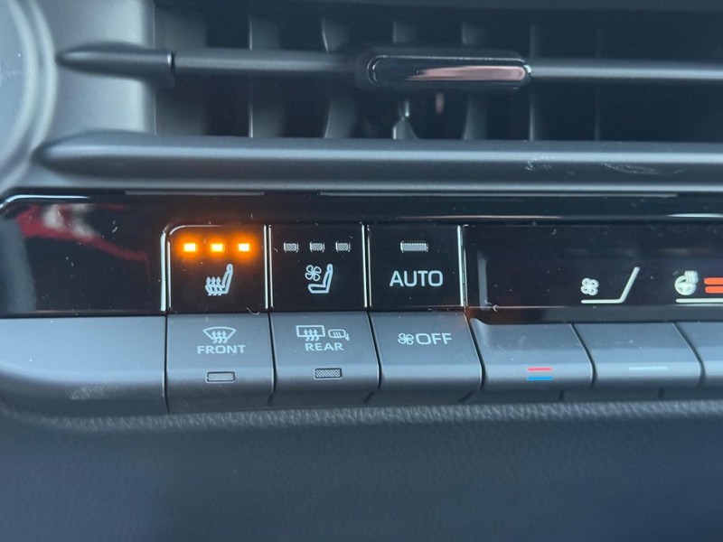 Toyota Crown Signia Vehicle Image 17