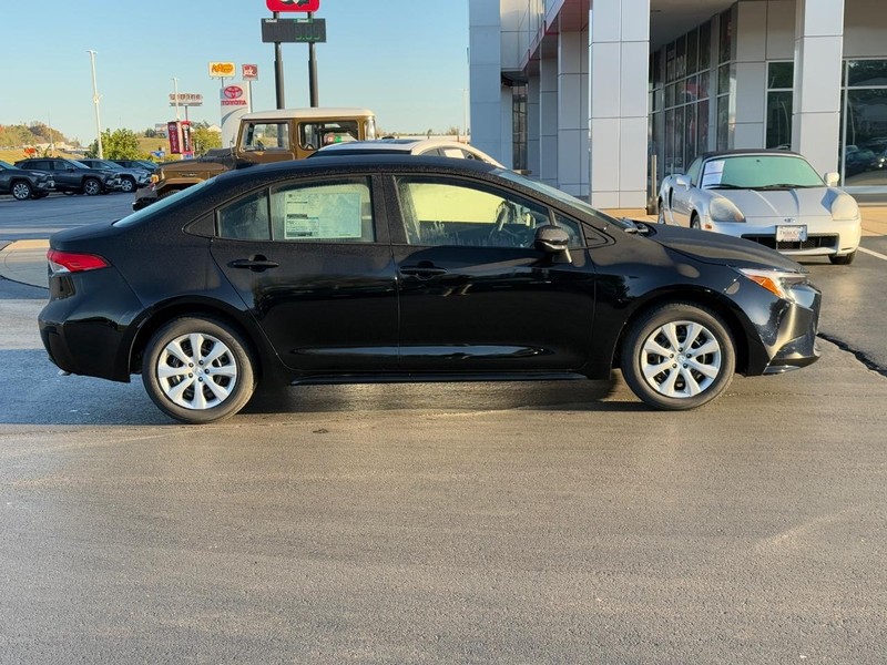 Toyota Corolla Vehicle Image 2