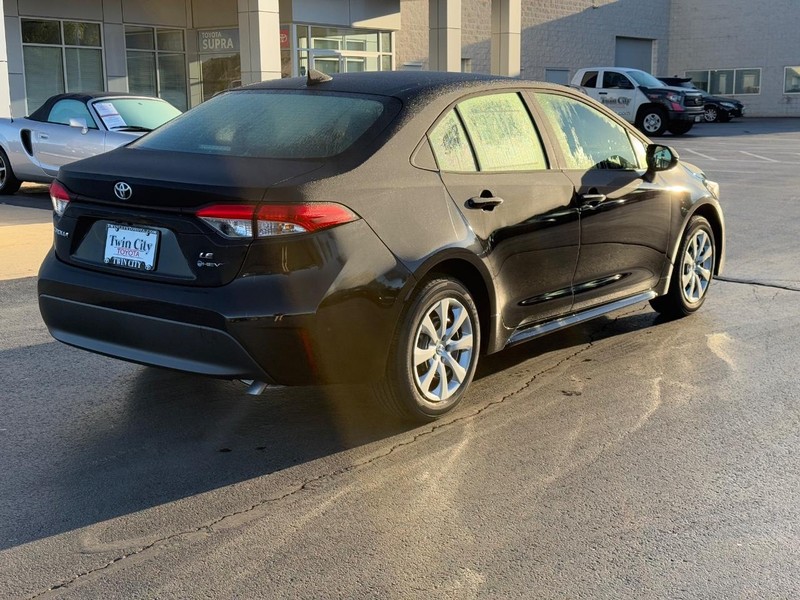 Toyota Corolla Vehicle Image 3