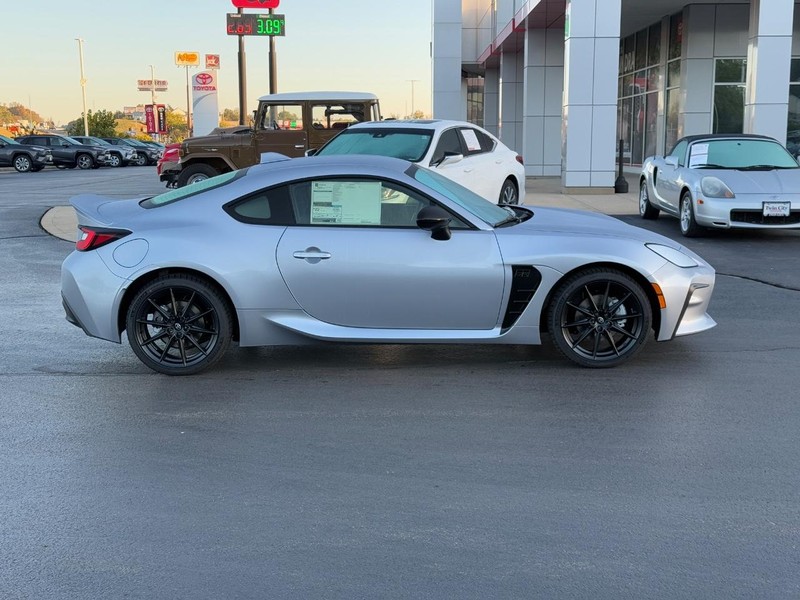 Toyota GR86 Vehicle Image 2