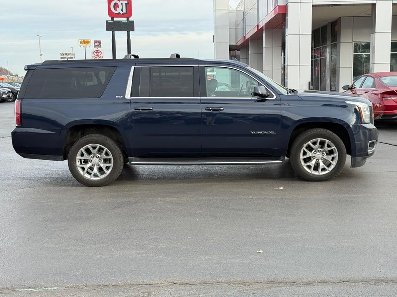 GMC Yukon XL Vehicle Image 2