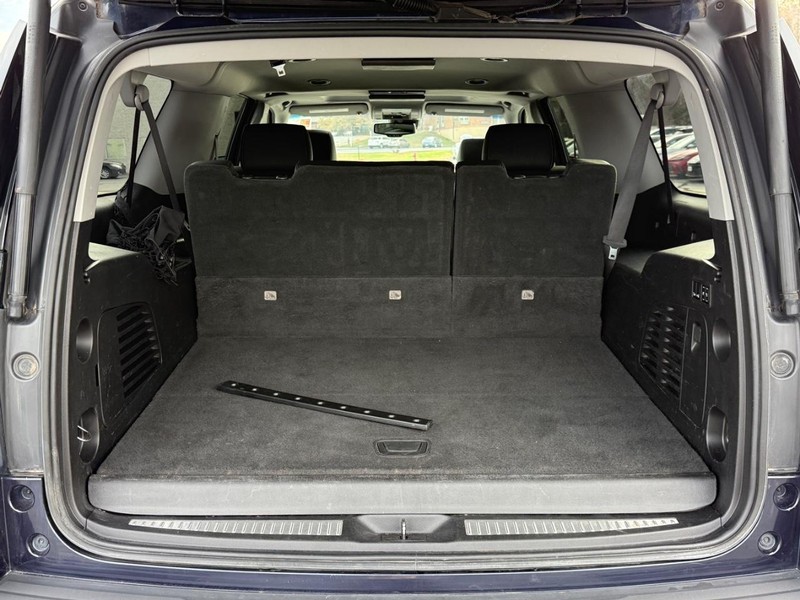 GMC Yukon XL Vehicle Image 4