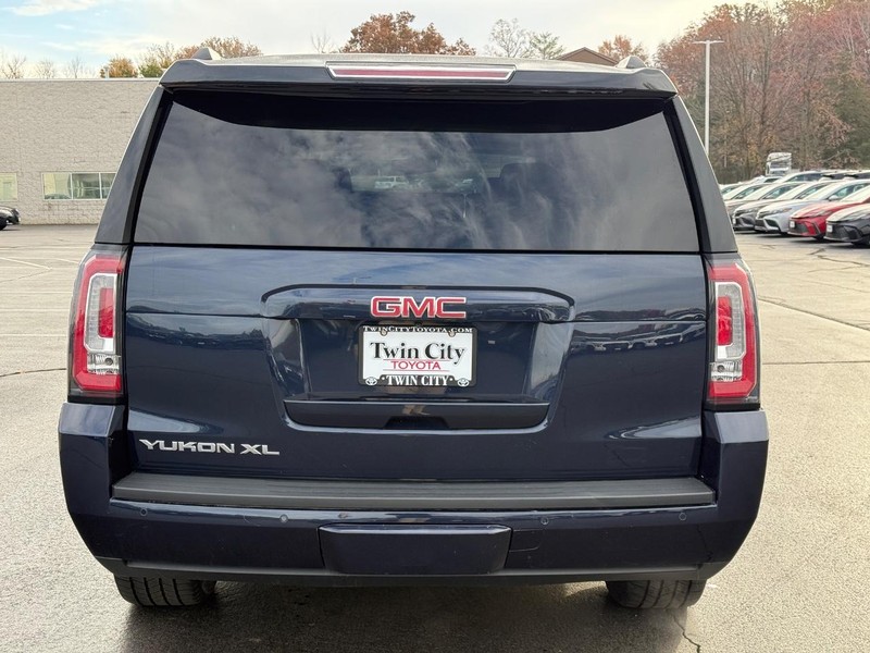 GMC Yukon XL Vehicle Image 5