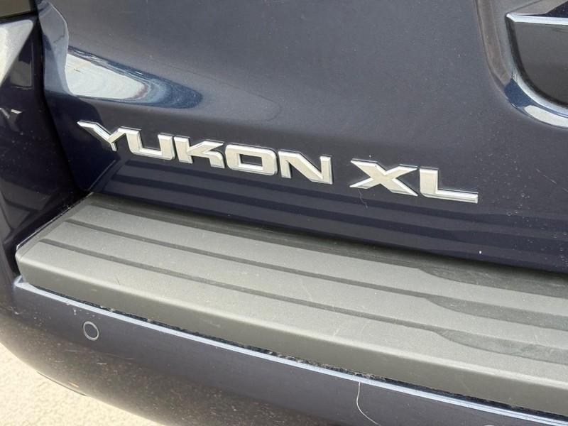 GMC Yukon XL Vehicle Image 6