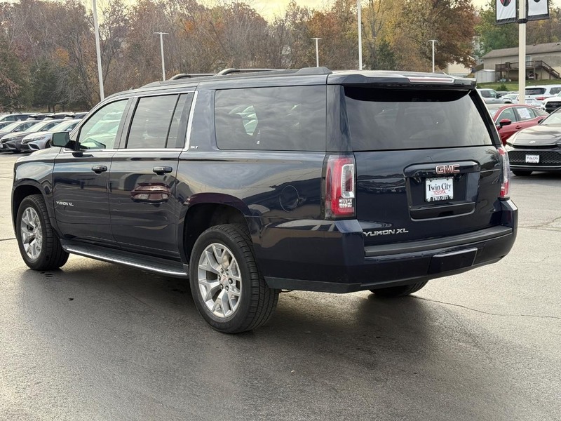 GMC Yukon XL Vehicle Image 7