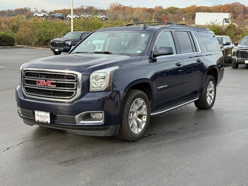 GMC Yukon XL Vehicle Image 9