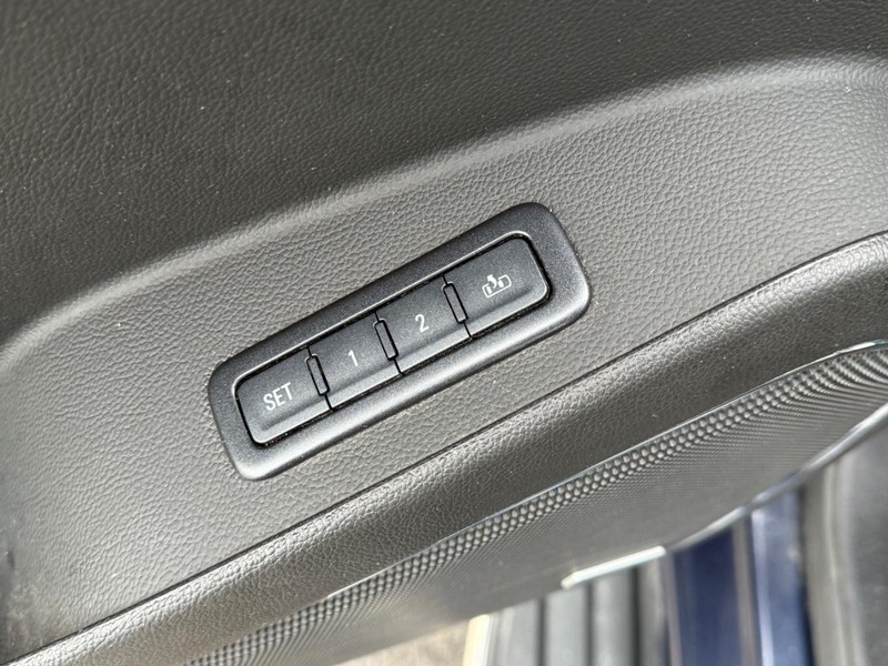 GMC Yukon XL Vehicle Image 18