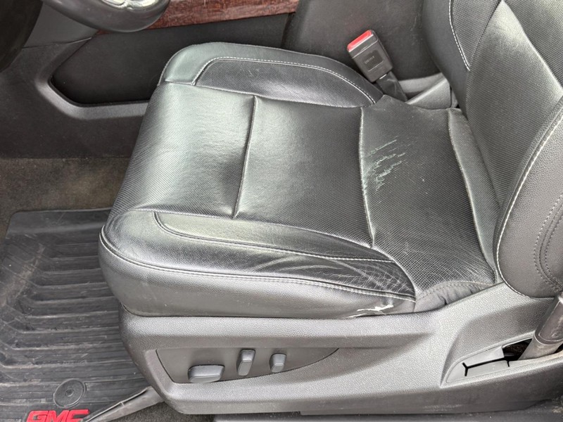 GMC Yukon XL Vehicle Image 19