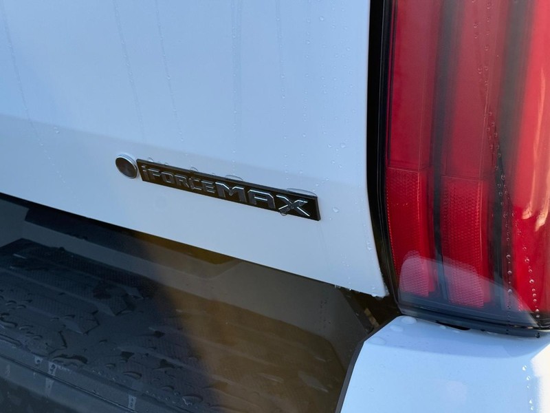 Toyota Tundra 4WD Vehicle Image 4