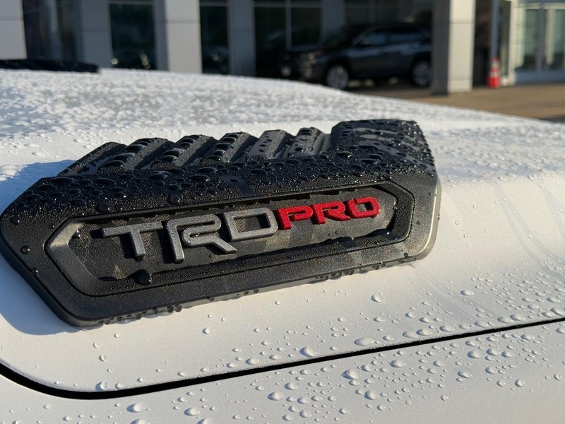 Toyota Tundra 4WD Vehicle Image 5