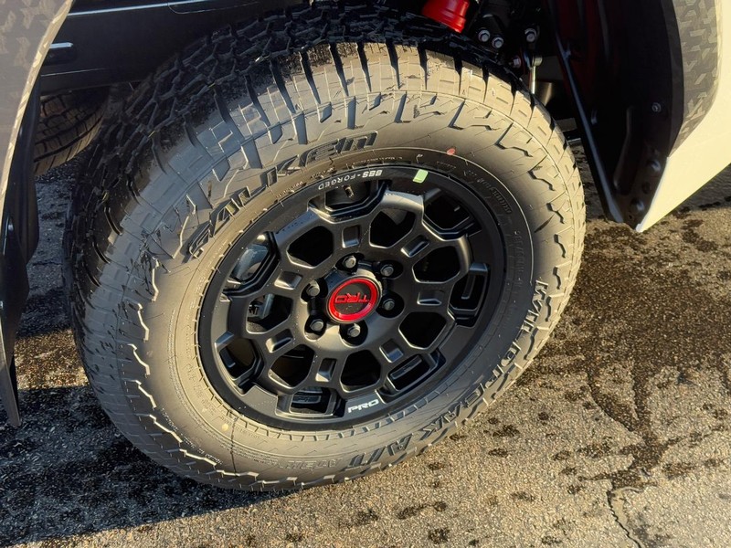 Toyota Tundra 4WD Vehicle Image 6