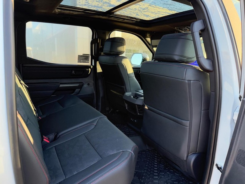 Toyota Tundra 4WD Vehicle Image 7