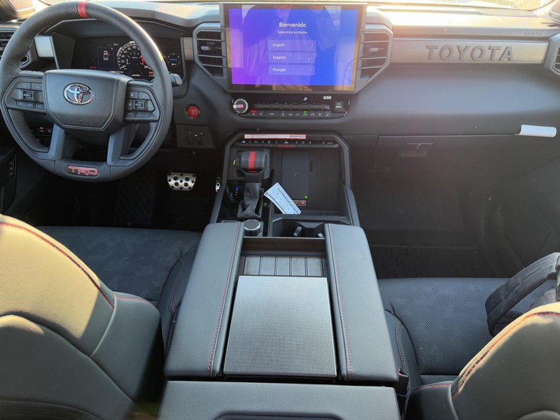 Toyota Tundra 4WD Vehicle Image 8