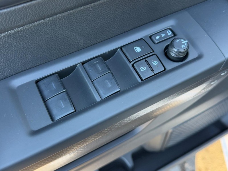 Toyota Tundra 4WD Vehicle Image 11