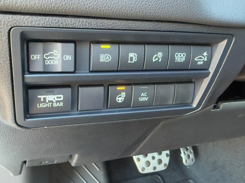 Toyota Tundra 4WD Vehicle Image 14