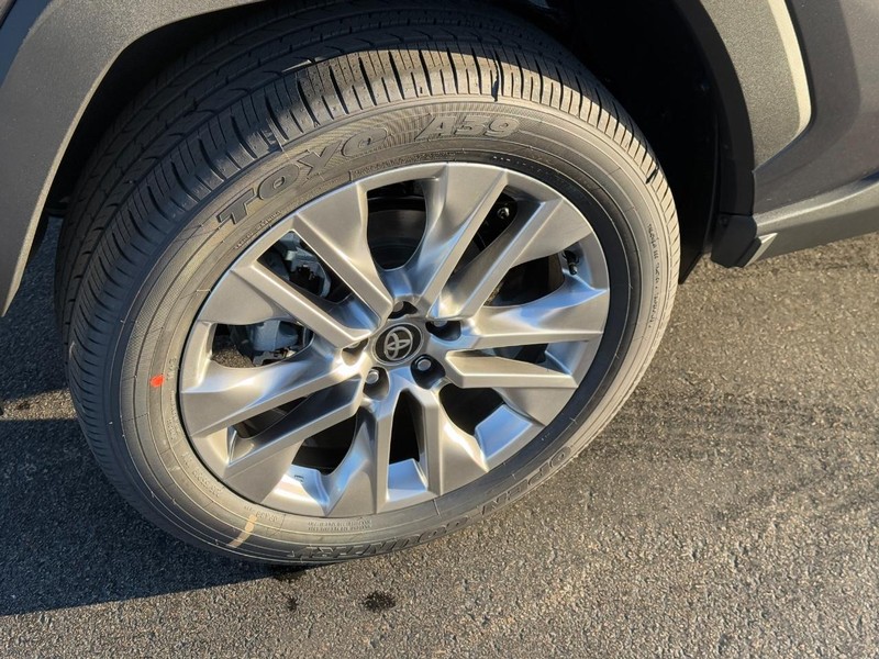 Toyota RAV4 Vehicle Image 5