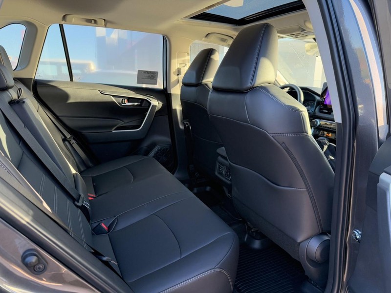 Toyota RAV4 Vehicle Image 6