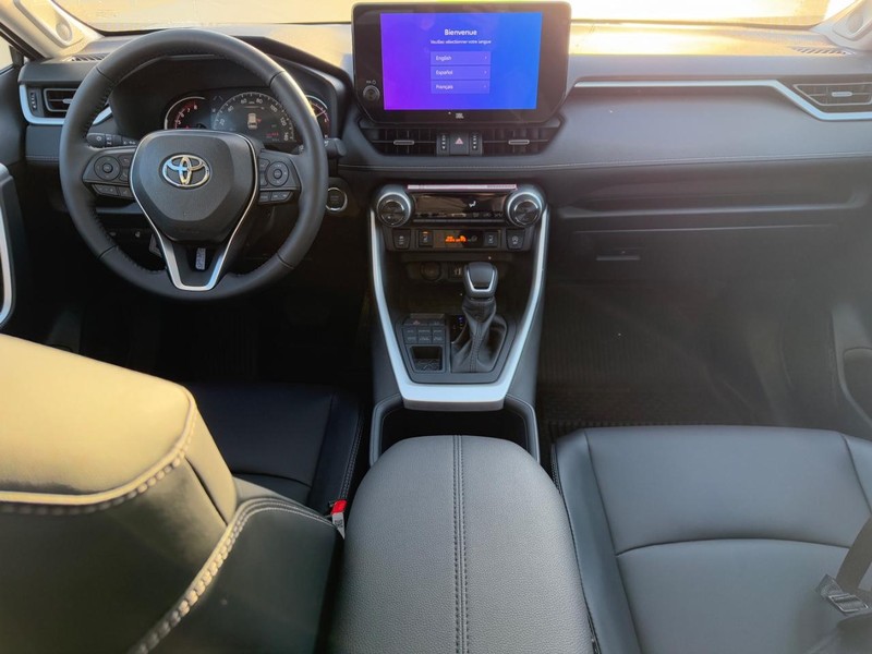 Toyota RAV4 Vehicle Image 7