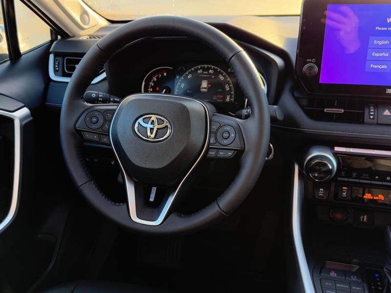 Toyota RAV4 Vehicle Image 8