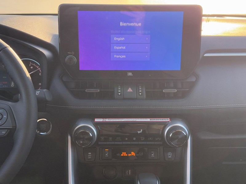 Toyota RAV4 Vehicle Image 9