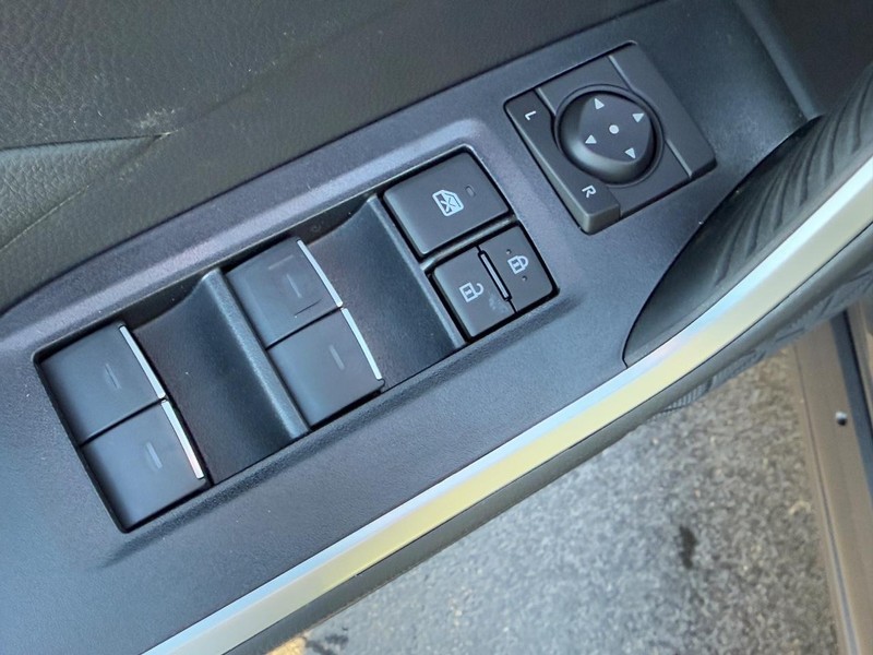 Toyota RAV4 Vehicle Image 10