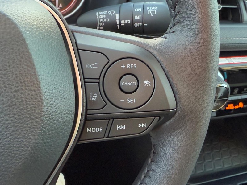 Toyota RAV4 Vehicle Image 14