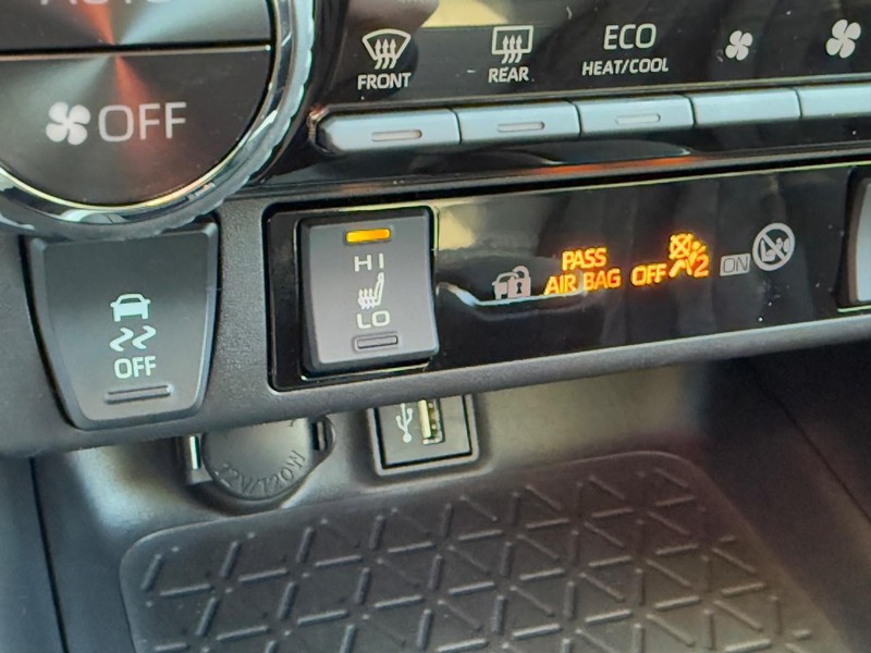 Toyota RAV4 Vehicle Image 17