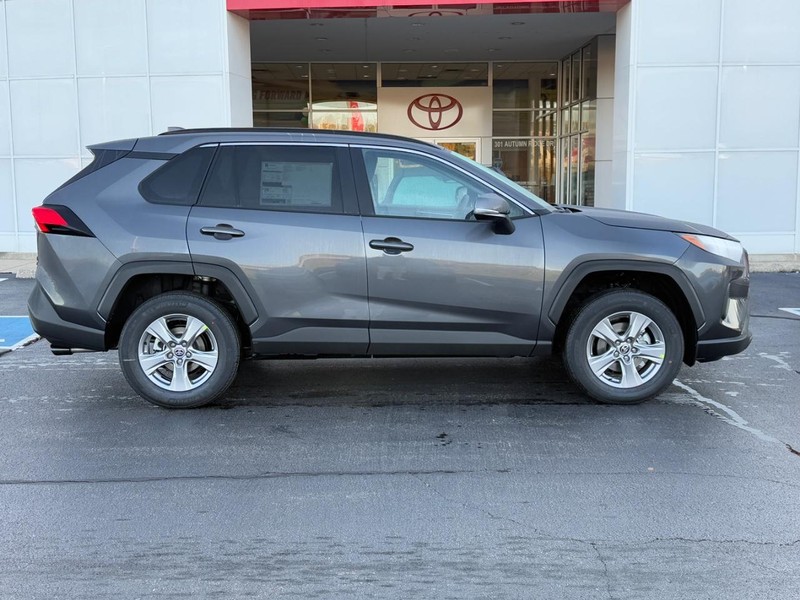 Toyota RAV4 Vehicle Image 2